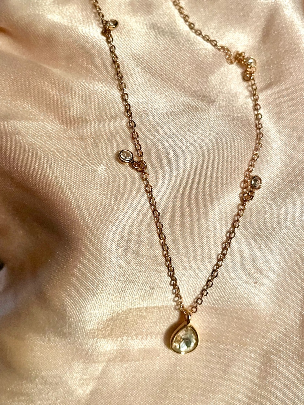 ETTIKA Dripping Crystals Drop Necklace 18k Gold Plated CZ w/Pouch *NWT* - Picture 11 of 16